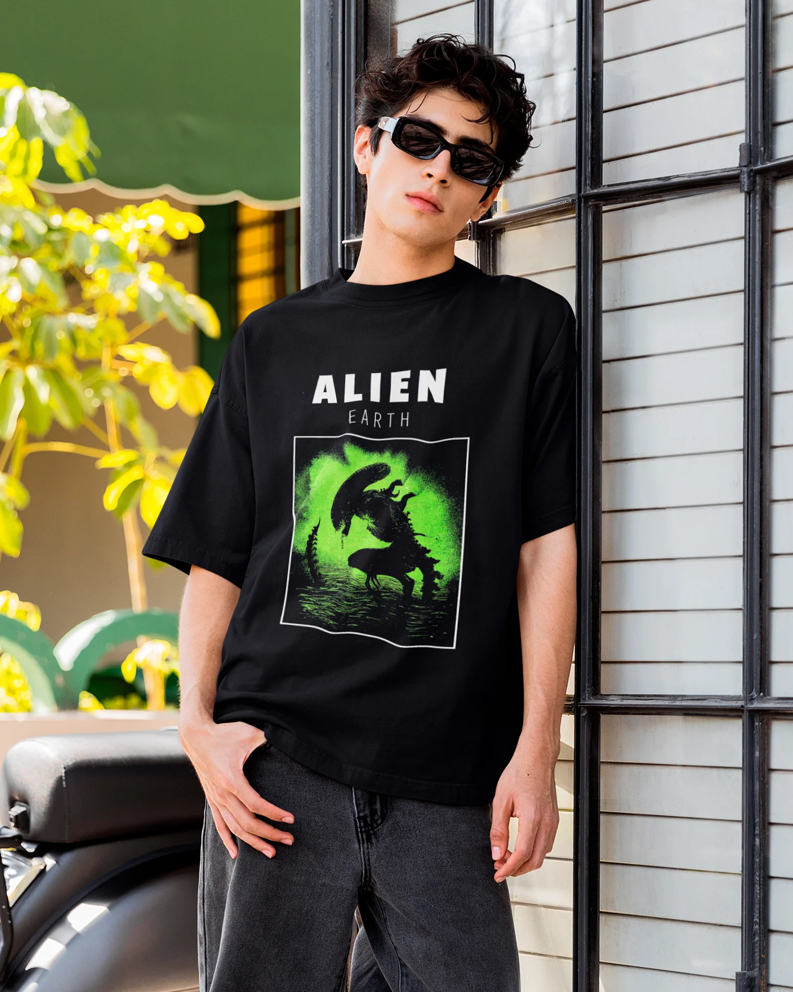 Camiseta Preta Alien Earth Estampa Verde Estilo Sci Fi Futurista - Image 2
