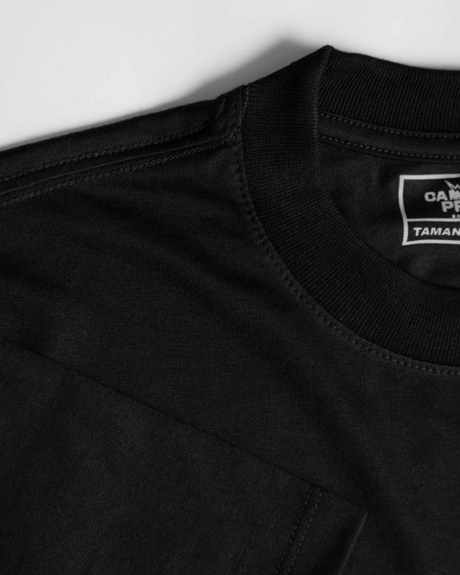 Camiseta Preta Lisa Básica Unissex - Image 3