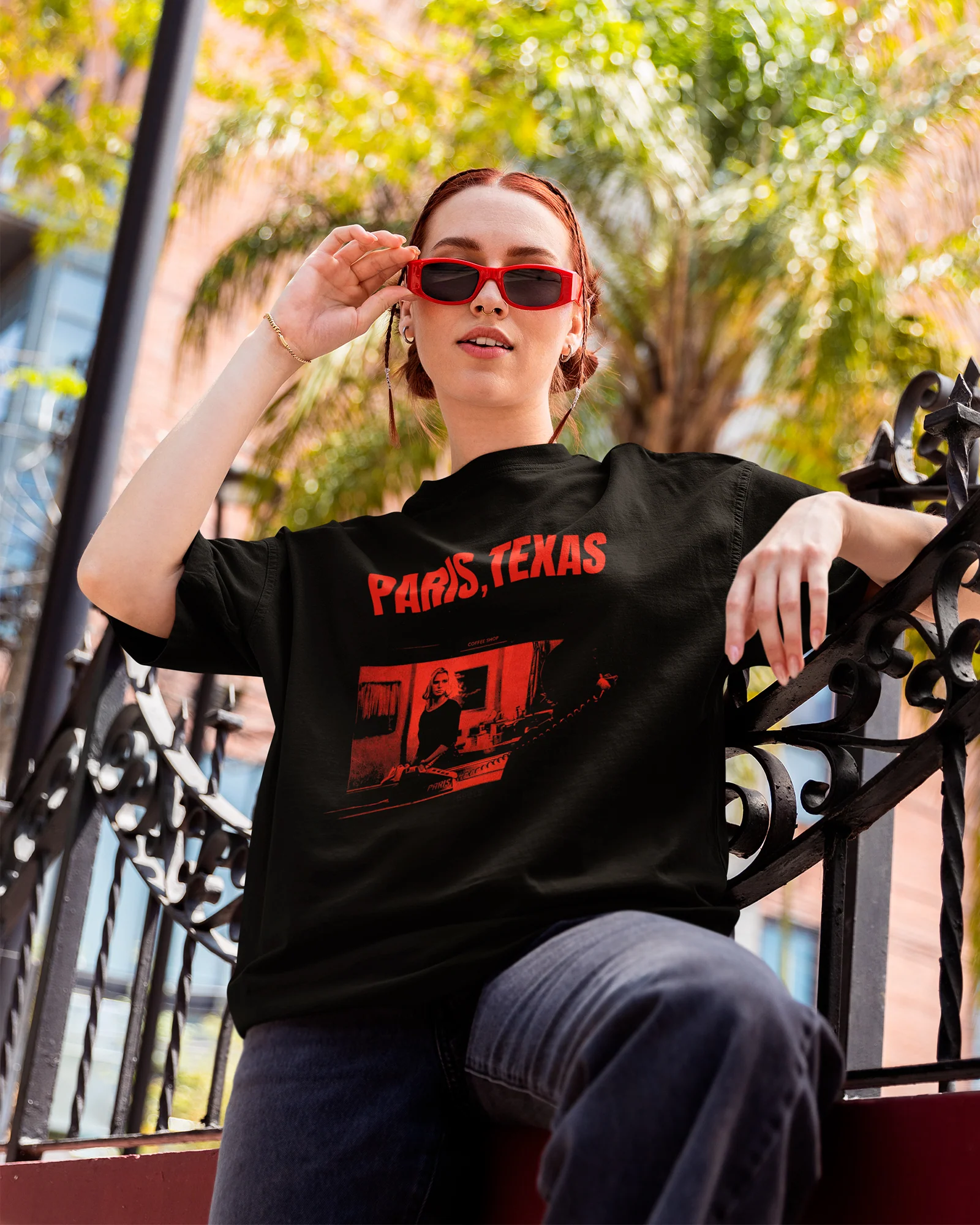 Camiseta Preta Paris Texas Coffee Shop Cena Clássica Unissex - Image 4